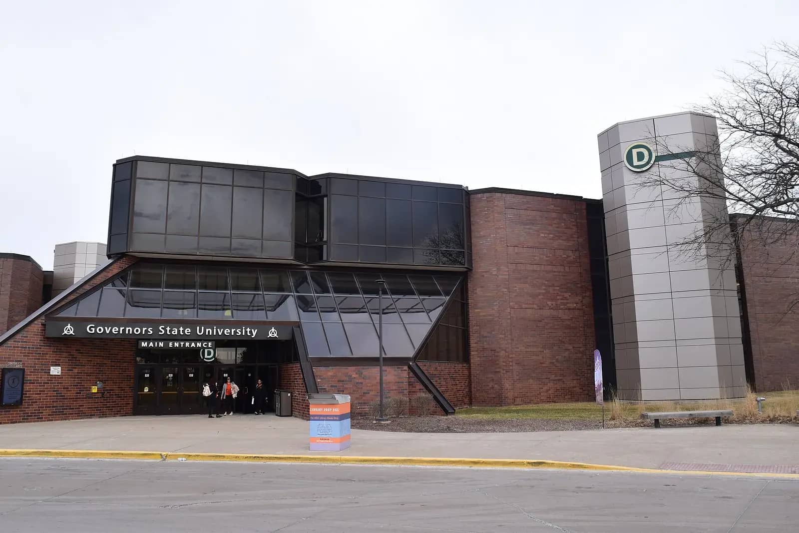 Governors State University campus — Main entrance to the D Building on the campus of Governors State University