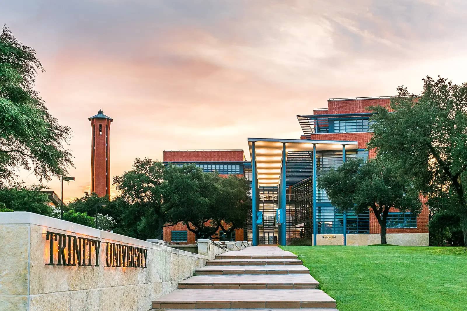 Trinity University campus — Northrup Hall during sunset at Trinity University in San Antonio, Texas. Designed by Robert A. M. Stern to replace an ea