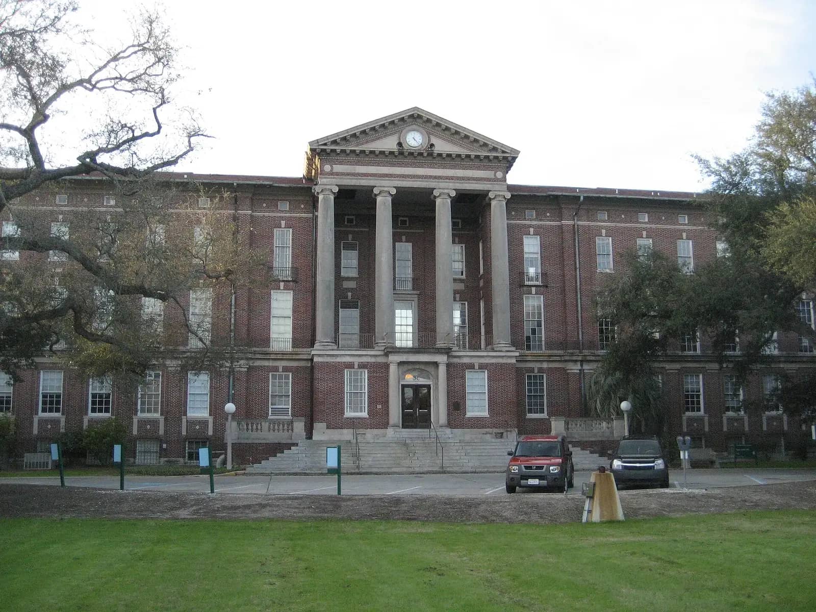 Tulane University campus — Newcomb Hall, Tulane University, New Orleans